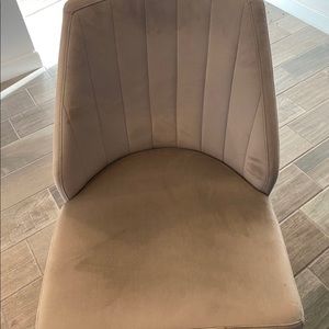 4 Beautiful Velvet Counter Stools